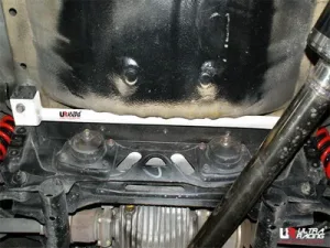 Ultra Racing Honda S2000 AP1/2 UltraRacing 2-Point Rear Lower Member Bar, référence RL2-1295