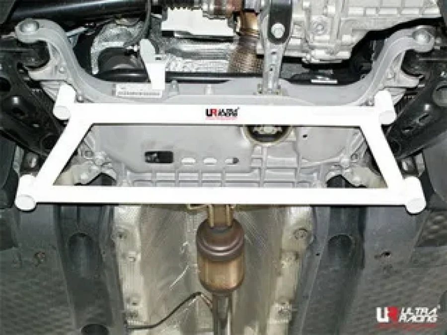 Ultra Racing VW Passat B7 10+ / R36 / CC 08+ 2.0 Ultra-R 4P Front H-Brace, référence LA4-1250