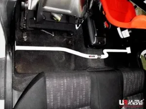 Ultra Racing Lexus IS200/RS200 UltraRacing 2-Point Room Bar, référence RO2-1244A