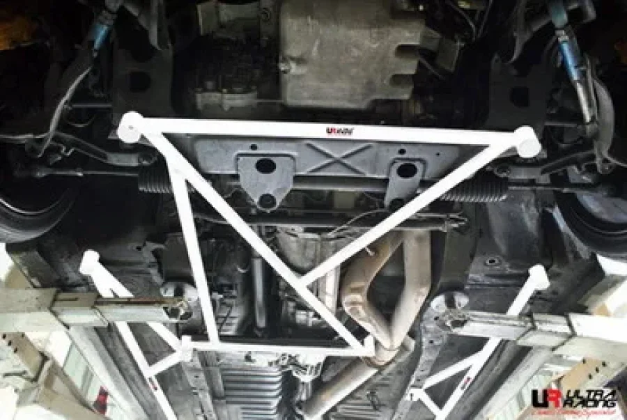 Ultra Racing Nissan Skyline GTR R33 Ultra-R 4-Point Front Lower H-Brace, référence LA4-1389