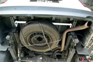 Ultra Racing Toyota Hiace/H200 04+ UltraRacing 2-Point Rear Torsion Bar, référence RT2-1369