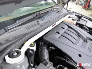 Ultra Racing Chevrolet Cruze 08+ 1.6/1.8/2.0 Ultra-R Front Upper Strutbar, référence TW2-1203