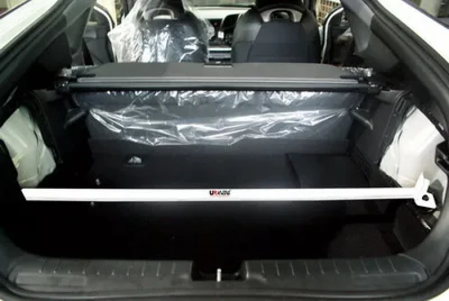 Ultra Racing Honda CRZ 10+ UltraRacing 2-Point Rear Strutbar 1570, référence RE2-1570