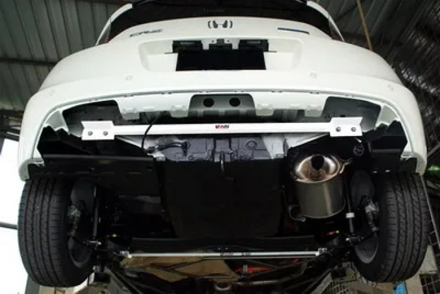 Ultra Racing Honda CRZ ASIAN 10+ UltraRacing 2-Point Rear Torsion Bar, référence RT2-1569