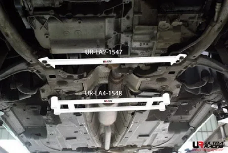 Ultra Racing Peugeot 407 04-10 2.0 UltraRacing 2-Point Front Lower Tiebar, référence LA2-1547