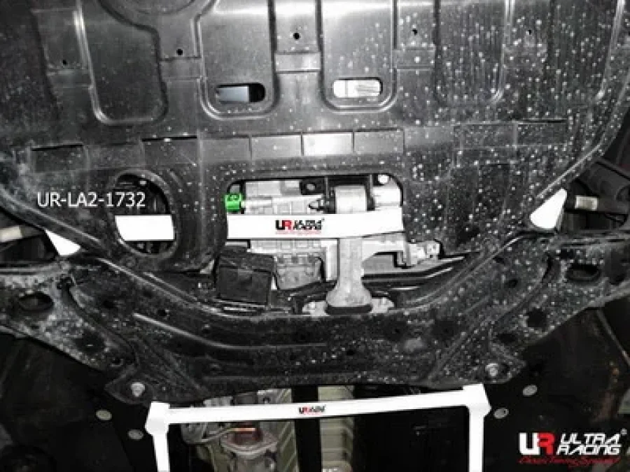 Ultra Racing Kia Sportage 10+ 2.0 UltraRacing Front Lower Tiebar 1732, référence LA2-1732