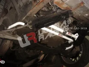 Ultra Racing Nissan Skyline R32 GTST / Cefiro A31 Ultra-R Front Lower Bar, référence LA2-361A