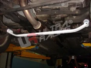 Ultra Racing Daihatsu Charade G100 87-94 Ultra-R 2P Front Lower Tiebar, référence LA2-604
