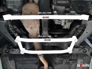 Ultra Racing Nissan Cefiro 98-03 A33 UltraRacing 4-Point Front H-Brace, référence LA4-1164