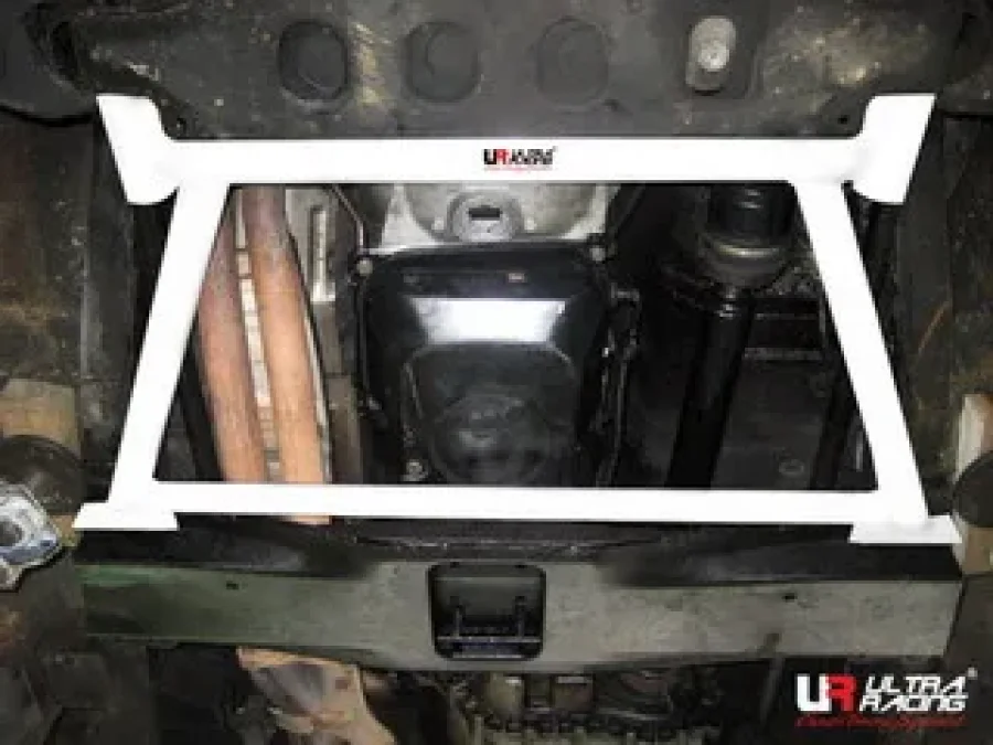Ultra Racing Ssangyong Musso 93-05 2.3 4-Point Front Lower Brace, référence LA4-1202
