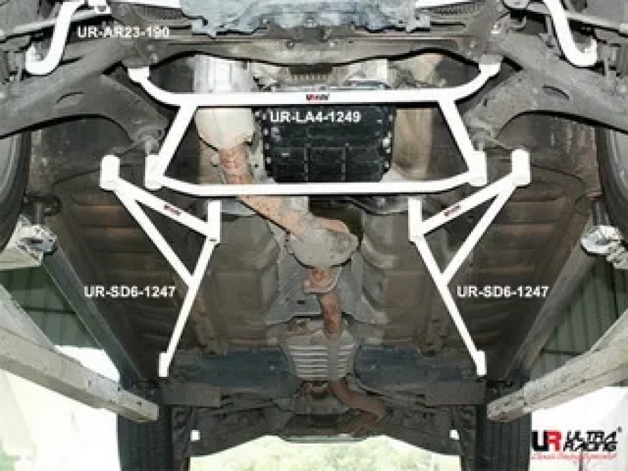 Ultra Racing Subaru Forester SH9/SJ 2.5T 08+ Ultra-R 4P Front H-Brace, référence LA4-1249