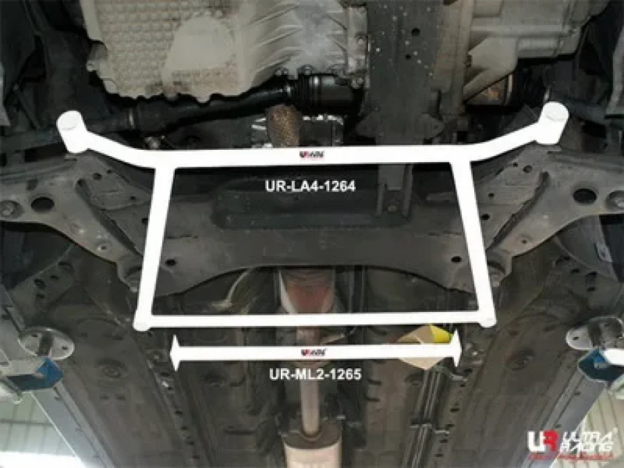 Ultra Racing Chery A5 06+ UltraRacing 4-Point Front Lower H-Brace, référence LA4-1264