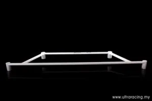 Ultra Racing Nissan Bluebird 92-96 U13 1.8 Ultra-R 4-Point Front H-Brace, référence LA4-1297