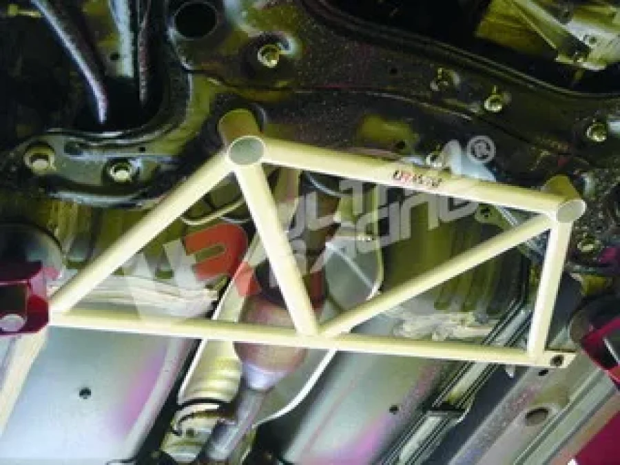 Ultra Racing Toyota IST/Urban Cruiser 01-06 Ultra-R 4-Point Front H-Brace, référence LA4-141