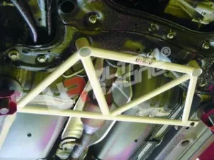 Ultra Racing Toyota IST/Urban Cruiser 01-06 Ultra-R 4-Point Front H-Brace, référence LA4-141