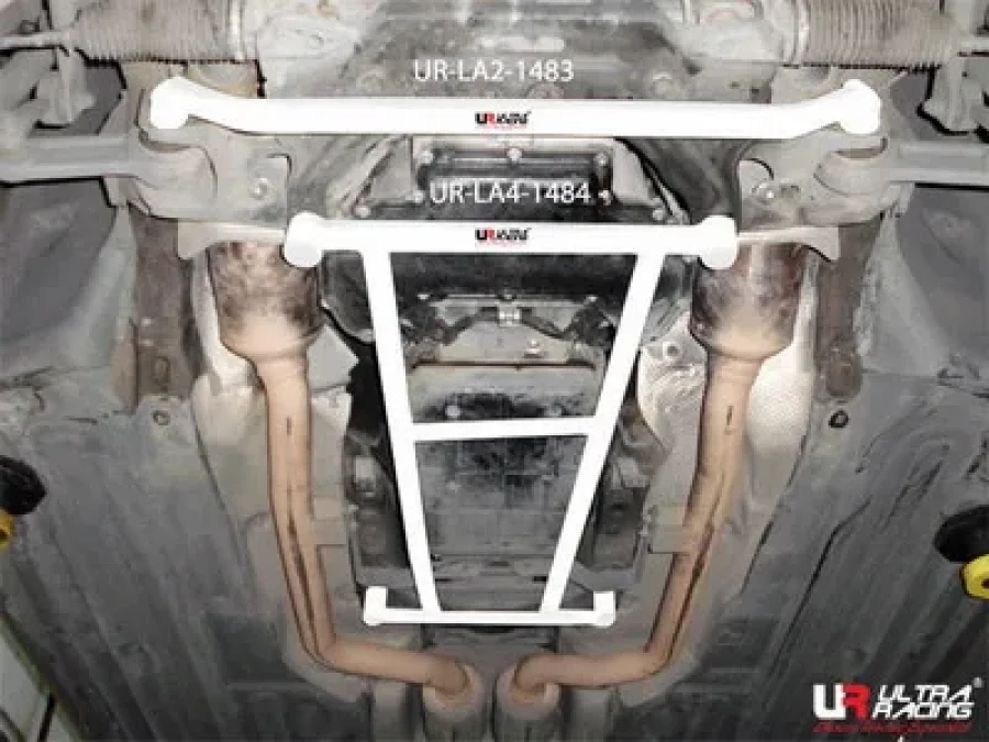 Ultra Racing Mercedes E-Class 03-06 W211 Ultra-R 4-Point Front H-Brace, référence LA4-1484