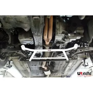 Ultra Racing Nissan Bluebird 83-90 U11 1.8 Ultra-R 4-Point Front H-Brace, référence LA4-1593