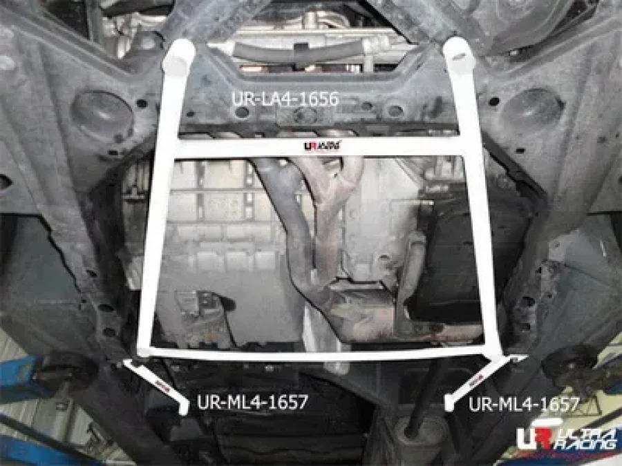 Ultra Racing Mercedes A-Class 97-05 A160 Ultra-R 4-Point Front H-Brace, référence LA4-1656
