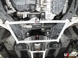Ultra Racing Nissan Teana 09+ J32 UltraRacing 4-Point Front H-Brace, référence LA4-1696