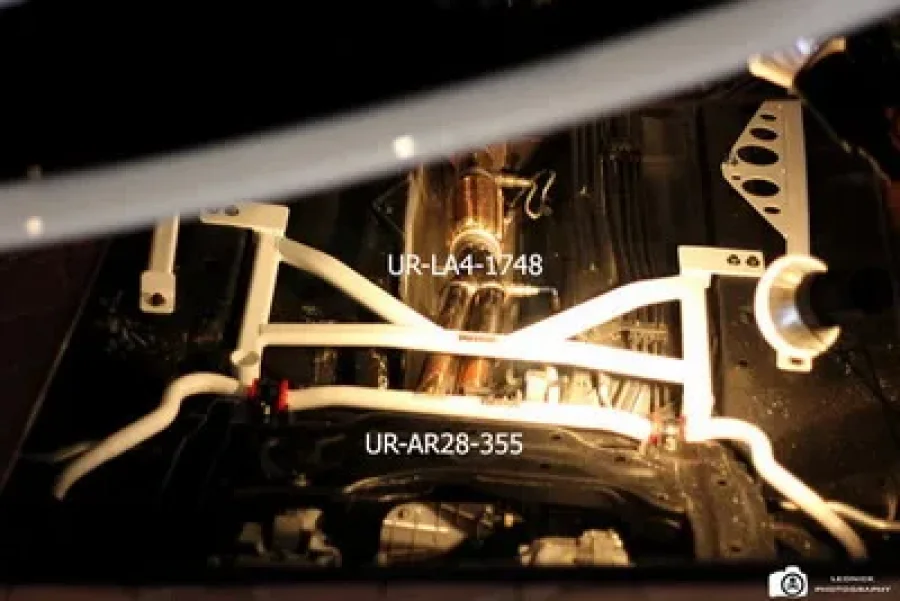 Ultra Racing Honda Civic FD2 05+ TypeR Ultra-R 4-Point Front H-Brace, référence LA4-1748