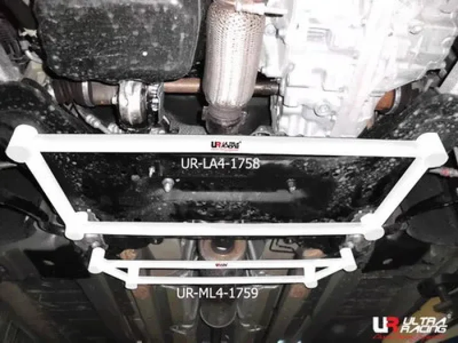 Ultra Racing Peugeot 3008 UltraRacing 4-Point Front H-Brace, référence LA4-1758