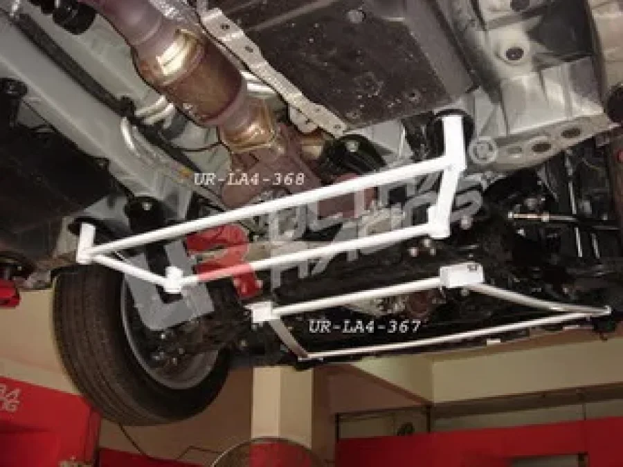 Ultra Racing Toyota Previa 06+ 2.4 Ultra-R 4-Point Front H-Brace 367, référence LA4-367