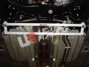 Ultra Racing Toyota Yaris HB/Sedan 05+ UltraRacing 4-Point Front H-Brace, référence LA4-404