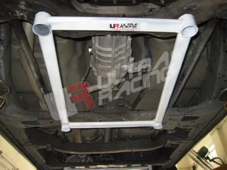 Ultra Racing Isuzu D-Max 2.5D UltraRacing 4-Point Front H-Brace, référence LA4-596