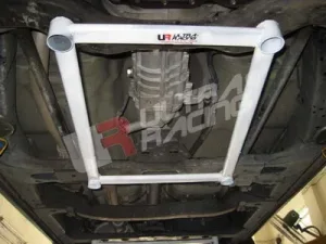 Ultra Racing Isuzu D-Max 2.5D UltraRacing 4-Point Front H-Brace, référence LA4-596