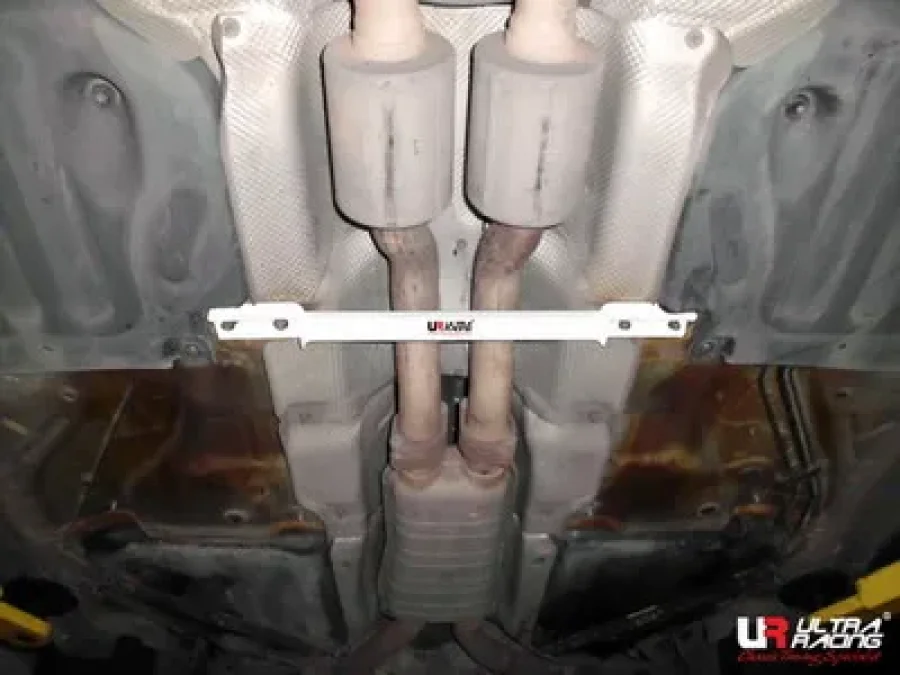 Ultra Racing Mercedes E-Class 03-06 W211 Ultra-R 2-Point Mid Lower Brace, référence ML2-1485