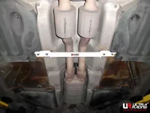 Ultra Racing Mercedes E-Class 03-06 W211 Ultra-R 2-Point Mid Lower Brace, référence ML2-1485