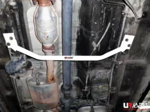 Ultra Racing Hyundai Santa Fe 07-12 CM 2.7 Ultra-R Mid Lower Bar 1741, référence ML2-1741