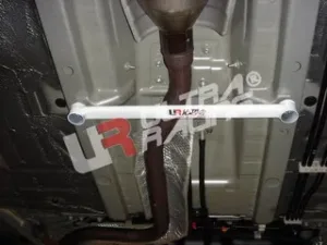 Ultra Racing Toyota Yaris HB/Sedan 05+ UltraRacing 2-Point Mid Lower Bar, référence ML2-405