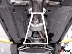 Ultra Racing Audi A4 B8 08+ /A5 2.0T UltraRacing 4-Point Mid Lower Bar, référence ML4-1413