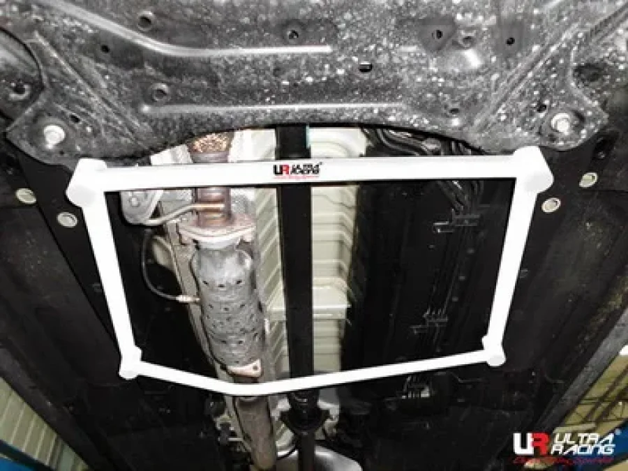 Ultra Racing Kia Sportage 10+ 2.0 UltraRacing 4-Point Mid Lower Bar 1733, référence ML4-1733