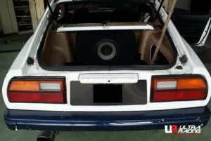 Ultra Racing Nissan 280ZX 79-83 UltraRacing 2-Point Rear Upper Strutbar, référence RE2-1341