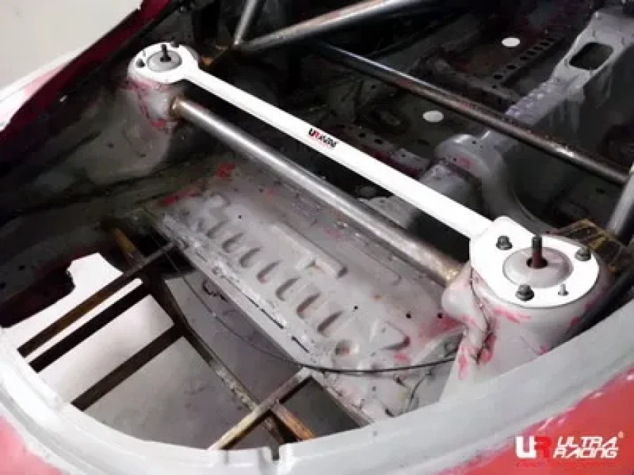 Ultra Racing Mazda RX7 FD 93-97 UltraRacing Rear Upper Strutbar 1531, référence RE2-1531