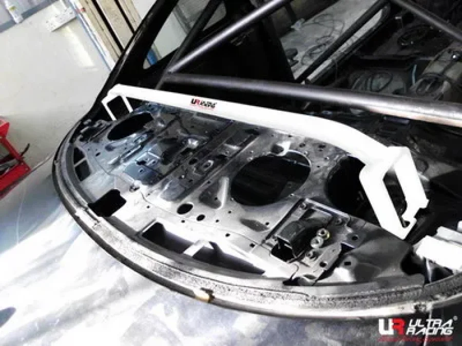 Ultra Racing Nissan S14 95-99 UltraRacing 2-Point Rear Upper Strutbar, référence RE2-1750