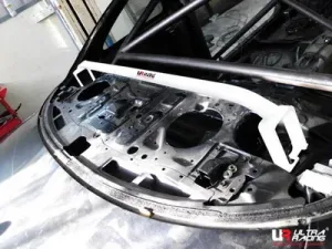 Ultra Racing Nissan S14 95-99 UltraRacing 2-Point Rear Upper Strutbar, référence RE2-1750