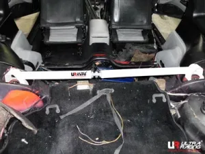 Ultra Racing Nissan 300ZX Z32 90-97 UltraRacing Rear Upper Strutbar, référence RE2-1765A