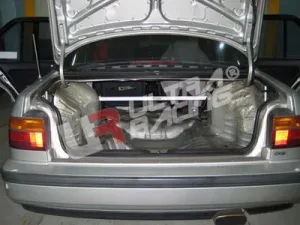 Ultra Racing Honda Accord 90-93 UltraRacing 2-Point Rear Upper Strutbar, référence RE2-516