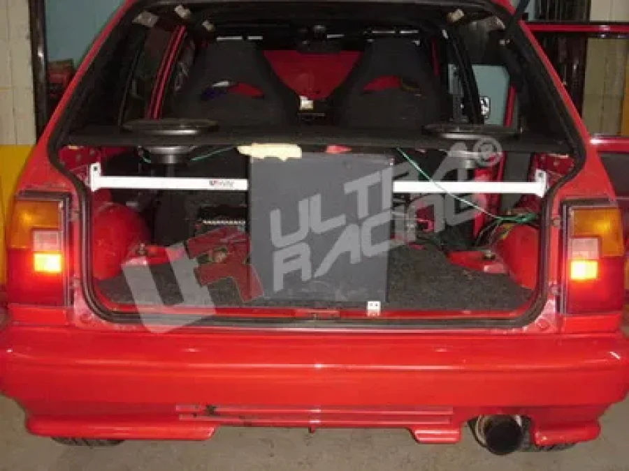 Ultra Racing Daihatsu Charade G11 83-85 Ultra-R 2P Rear Upper Strutbar, référence RE2-644A