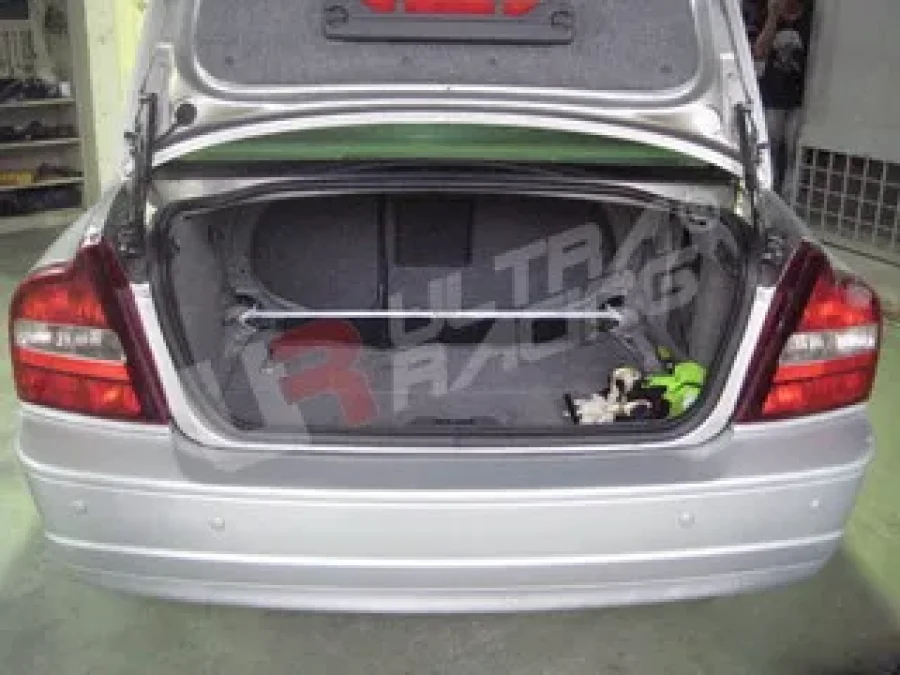 Ultra Racing Volvo S80 UltraRacing 2-Point Rear Upper Strutbar, référence RE2-927