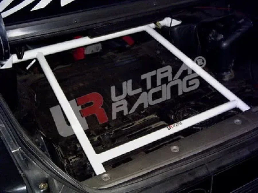 Ultra Racing Nissan Cefiro 88-94 A31 UltraRacing 4-Point Rear Trunk Brace, référence RE4-098