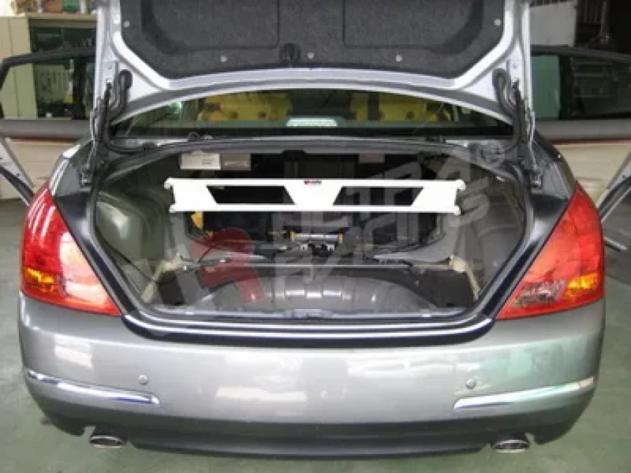 Ultra Racing Nissan Teana 03-08 J31 UltraRacing Rear Upper Strutbar, référence RE4-1063