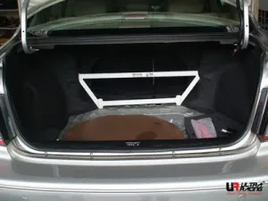 Ultra Racing Nissan Cefiro 98-03 A33 UltraRacing 4-Point Rear Trunk Brace, référence RE4-1169