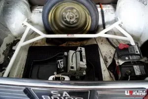 Ultra Racing Mitsubishi Lancer A174 79-87 Ultra-R 4Point Rear Trunk Brace, référence RE4-1325