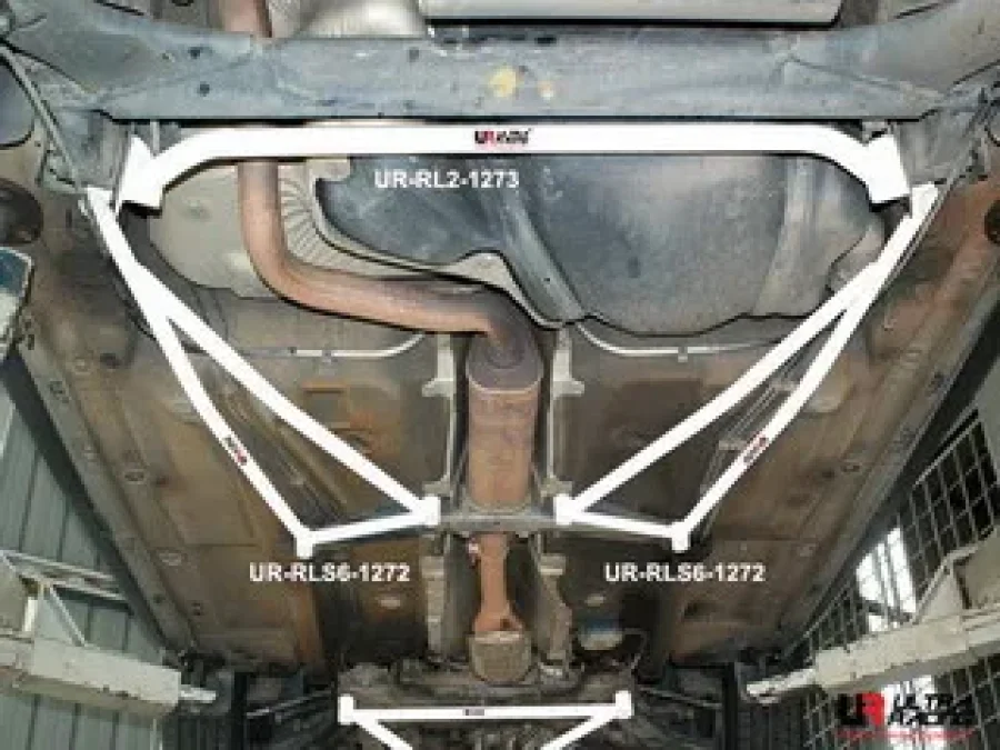 Ultra Racing VW Golf 4 97-06 UltraRacing 2-Point Rear Lower Tiebar 1273, référence RL2-1273