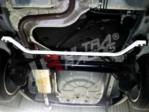 Ultra Racing Ford Fiesta MK6/7 1.6 08+ UltraRacing 2P Rear Lower Tiebar, référence RL2-1370