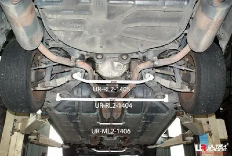 Ultra Racing Jaguar S-Type 3.0 V6 99-08 UltraRacing Rear Lower Bar 1404, référence RL2-1404